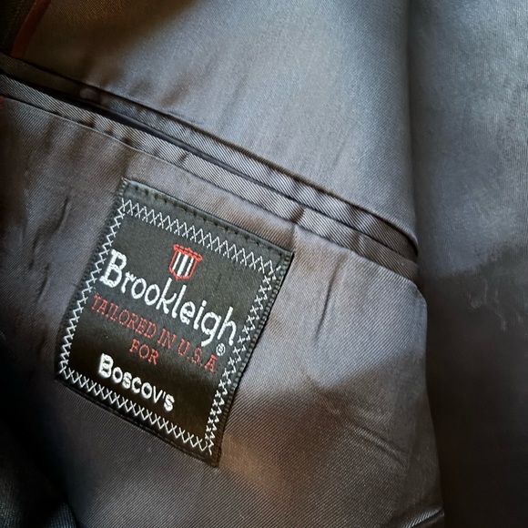 46L Brookleigh men’s dark gray with a thin pinstriped suit - Picture 4 of 6